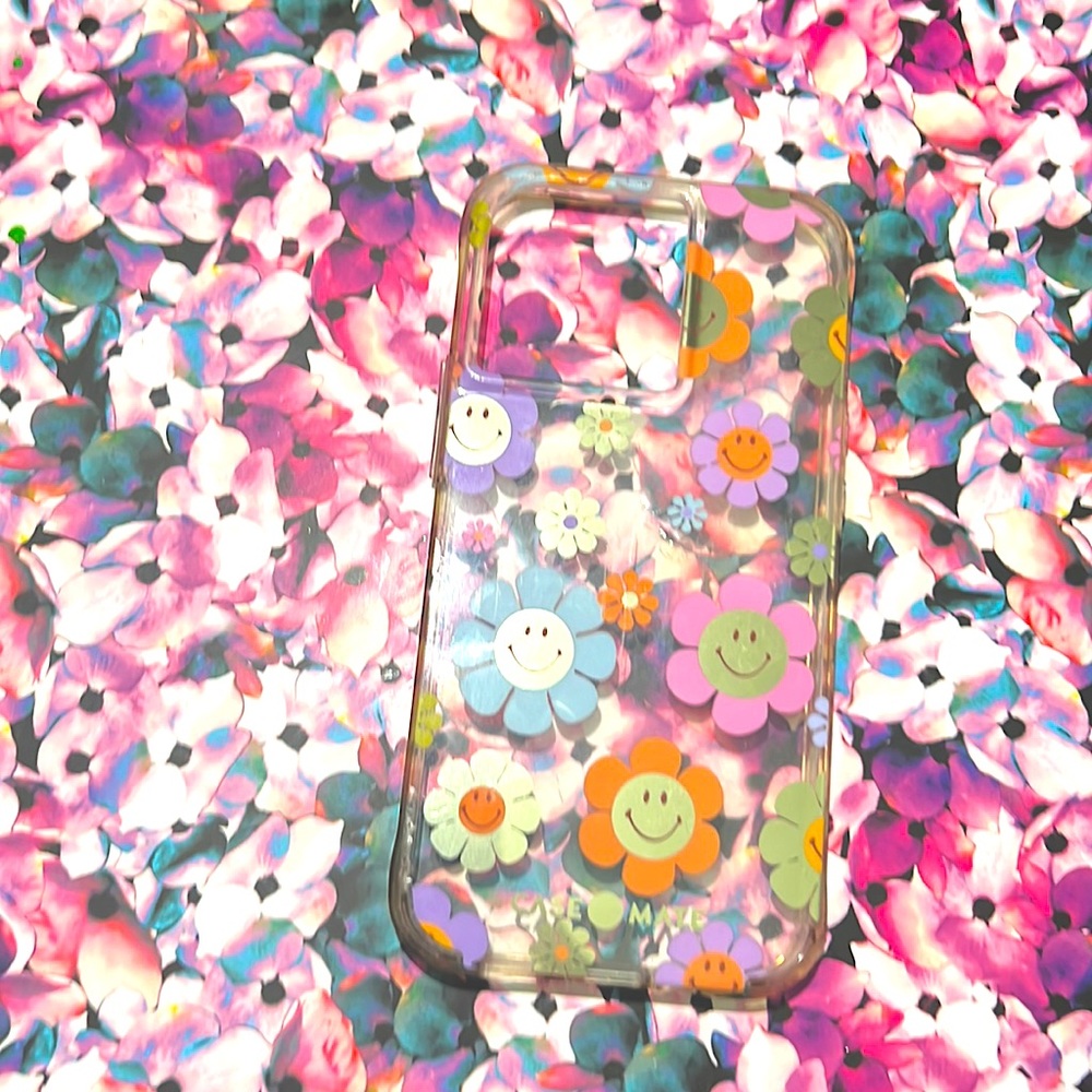 This is a used phone case used once its new and bairly used for i phone 13 pro